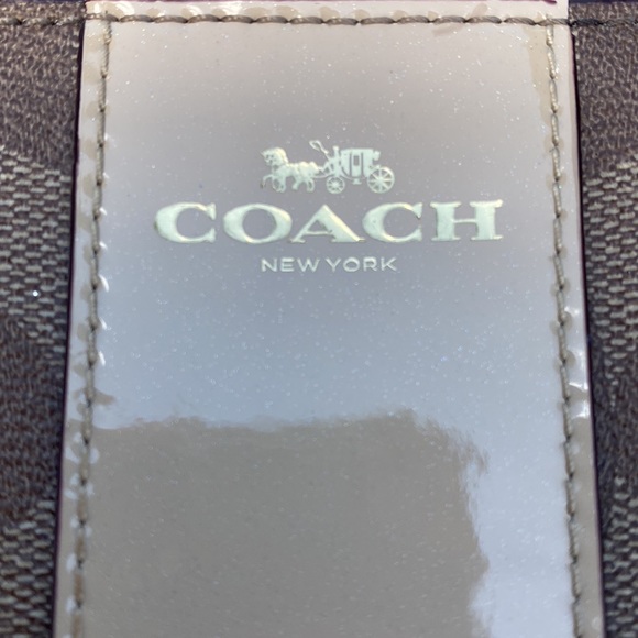 Coach beautiful wristlet new with out tags - Picture 3 of 6